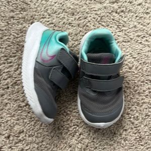 Grey Nikes size 6 c